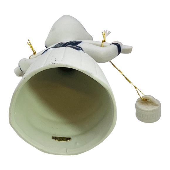 Dutch Girl Carrying Water Pails Buckets Figurine Blue & White Taiwan - Picture 4 of 4